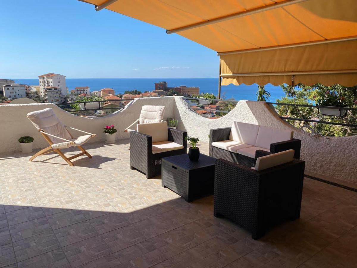 Vista Stromboli Aparthotel Paola Exterior photo
