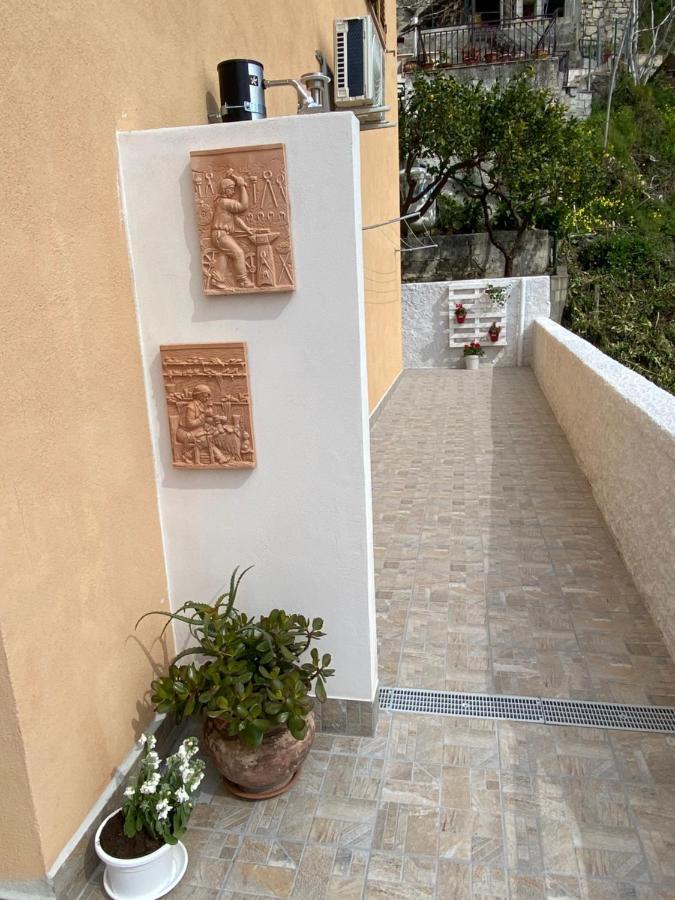 Vista Stromboli Aparthotel Paola Exterior photo