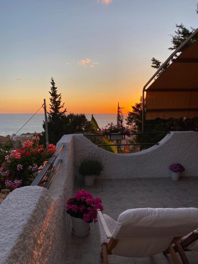 Vista Stromboli Aparthotel Paola Exterior photo